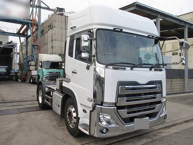 UDトラックスクオントレーラーヘッド（トラクターヘッド）大型（10t）[写真03]