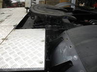 UDトラックスクオントレーラーヘッド（トラクターヘッド）大型（10t）[写真09]