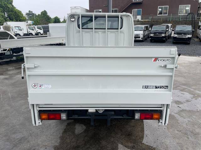 三菱ふそうキャンターガッツダブルキャブ（Wキャブ）小型（2t・3t）[写真10]