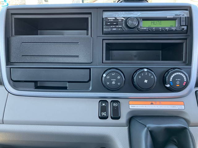 三菱ふそうキャンター平ボディ小型（2t・3t）[写真19]