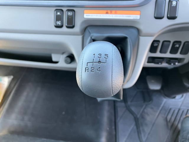 三菱ふそうキャンター平ボディ小型（2t・3t）[写真20]