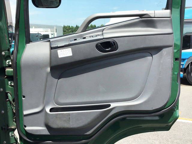 三菱ふそうスーパーグレートアルミウイング大型（10t）[写真25]