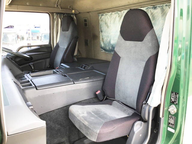 三菱ふそうスーパーグレートアルミウイング大型（10t）[写真26]