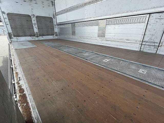 三菱ふそうスーパーグレートアルミウイング大型（10t）[写真10]