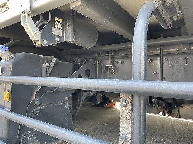 三菱ふそうスーパーグレートアルミウイング大型（10t）[写真16]