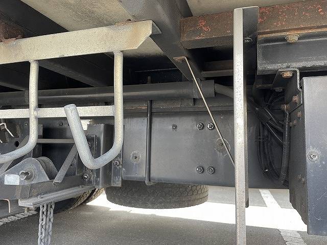 三菱ふそうスーパーグレートアルミウイング大型（10t）[写真18]