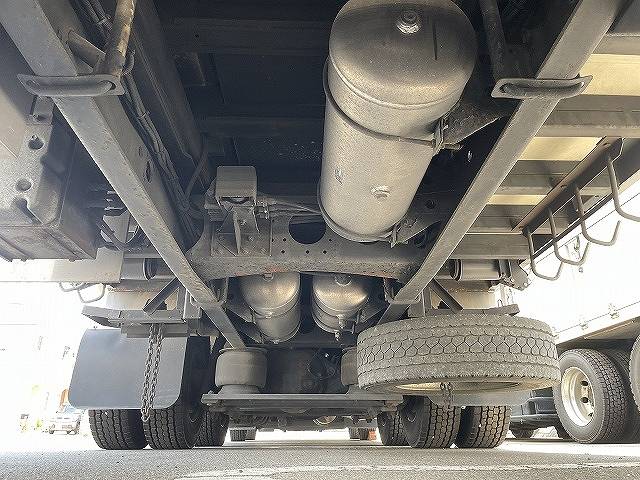 三菱ふそうスーパーグレートアルミウイング大型（10t）[写真19]