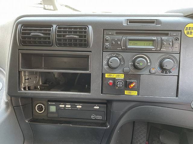 三菱ふそうスーパーグレートアルミウイング大型（10t）[写真29]