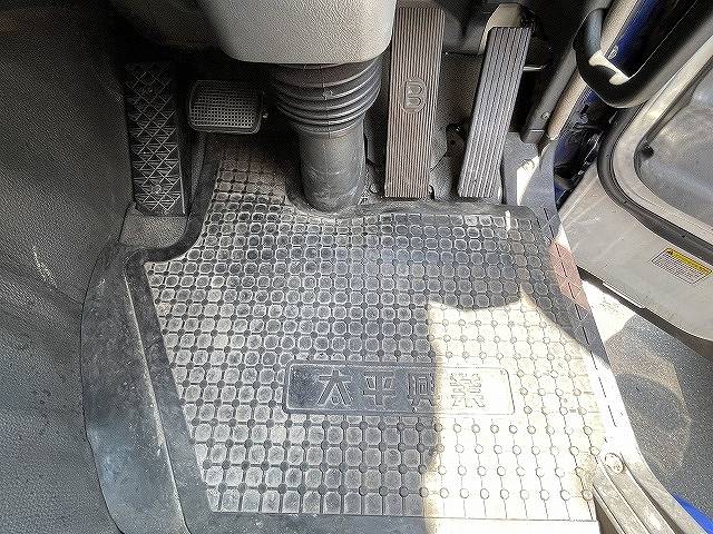 三菱ふそうスーパーグレートアルミウイング大型（10t）[写真32]