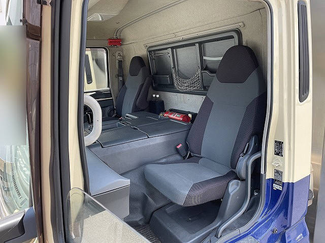 三菱ふそうスーパーグレートアルミウイング大型（10t）[写真33]