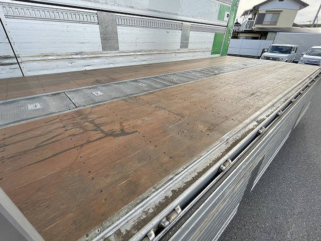 三菱ふそうスーパーグレートアルミウイング大型（10t）[写真13]