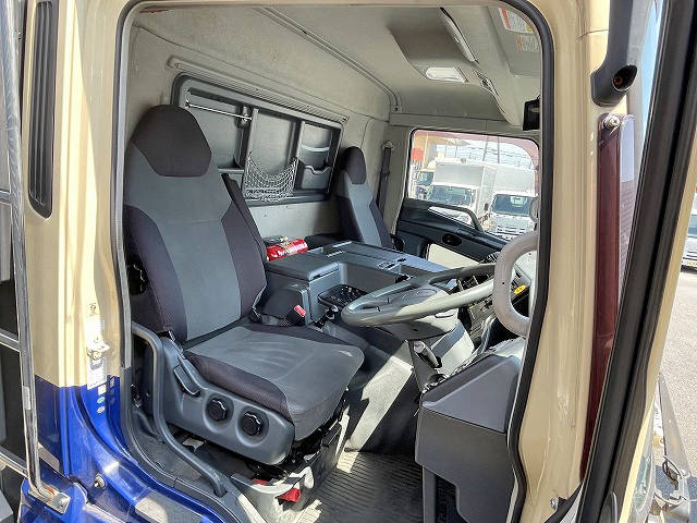 三菱ふそうスーパーグレートアルミウイング大型（10t）[写真25]