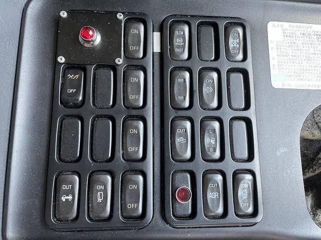 三菱ふそうスーパーグレートアルミウイング大型（10t）[写真30]