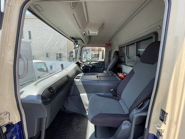 三菱ふそうスーパーグレートアルミウイング大型（10t）[写真33]