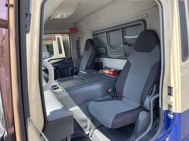 三菱ふそうスーパーグレートアルミウイング大型（10t）[写真34]