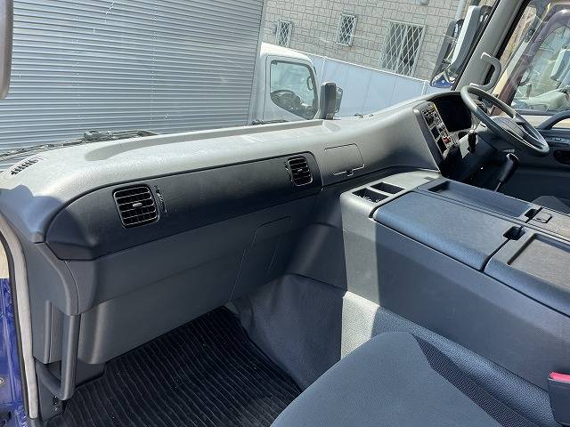 三菱ふそうスーパーグレートアルミウイング大型（10t）[写真36]