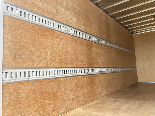 いすゞエルフアルミバン小型（2t・3t）[写真10]