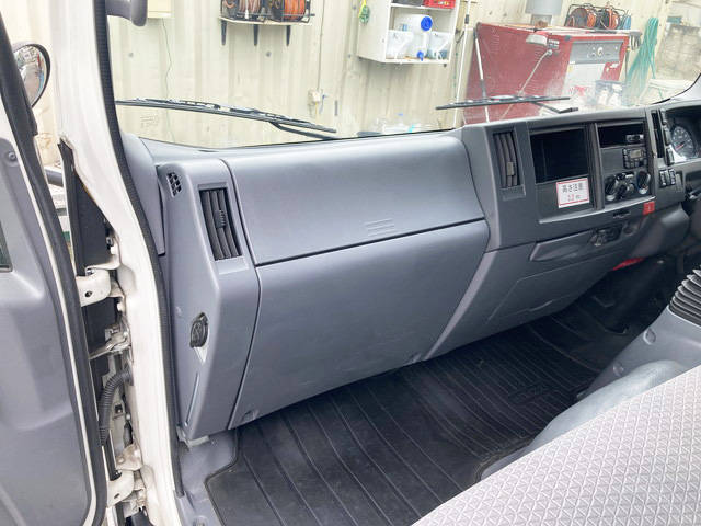 いすゞエルフアルミバン小型（2t・3t）[写真31]