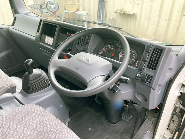 いすゞエルフアルミバン小型（2t・3t）[写真32]