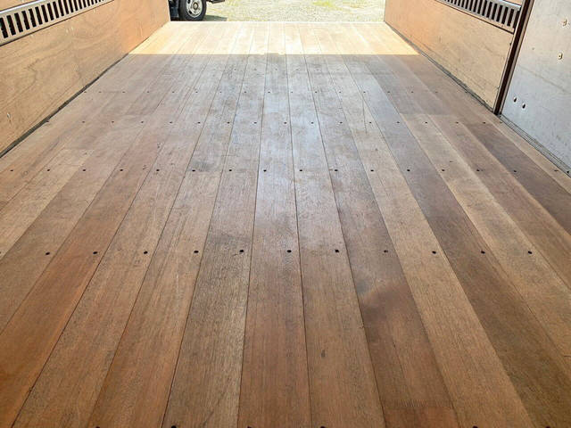 三菱ふそうキャンターアルミバン小型（2t・3t）[写真13]