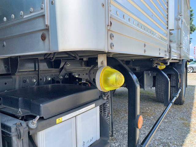 三菱ふそうキャンターアルミバン小型（2t・3t）[写真17]