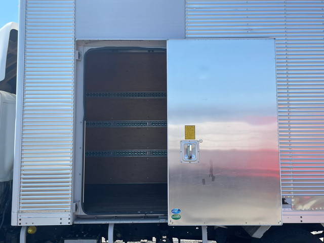 日野デュトロアルミバン小型（2t・3t）[写真10]