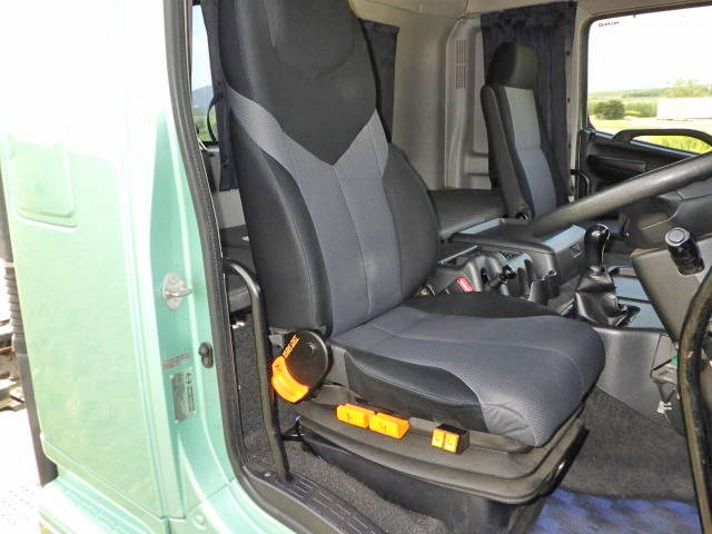 日野プロフィアトレーラーヘッド（トラクターヘッド）大型（10t）[写真25]