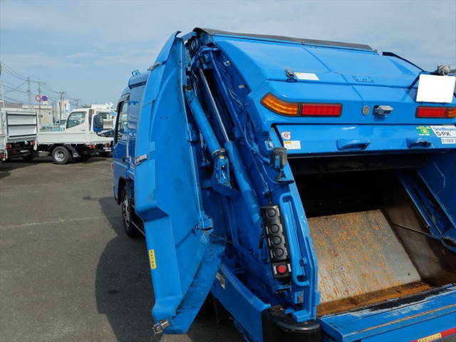 三菱ふそうキャンターパッカー車（塵芥車）小型（2t・3t）[写真17]