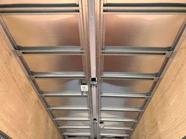 三菱ふそうキャンターアルミウイング小型（2t・3t）[写真13]