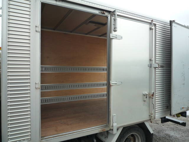 いすゞエルフアルミバン小型（2t・3t）[写真10]