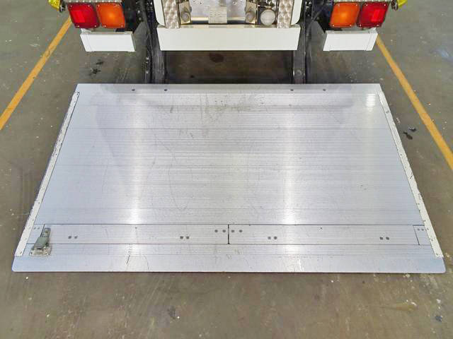 三菱ふそうキャンターアルミブロック小型（2t・3t）[写真16]