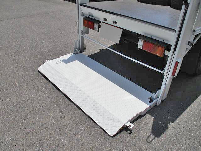 トヨタトヨエース平ボディ小型（2t・3t）[写真06]