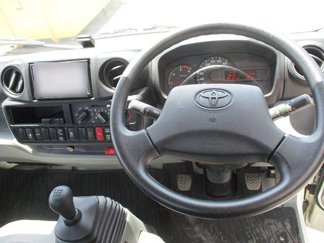 トヨタトヨエース平ボディ小型（2t・3t）[写真09]