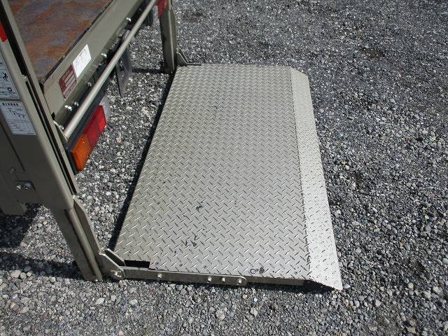 三菱ふそうキャンター平ボディ小型（2t・3t）[写真11]
