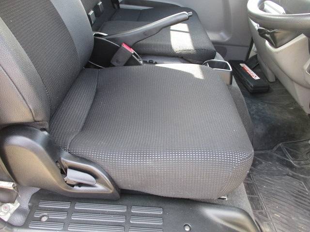 三菱ふそうキャンター平ボディ小型（2t・3t）[写真14]