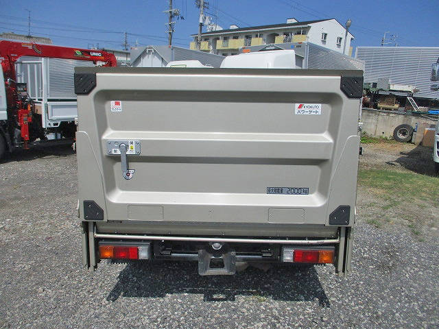 三菱ふそうキャンター平ボディ小型（2t・3t）[写真05]