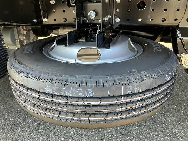 三菱ふそうキャンター平ボディ小型（2t・3t）[写真16]