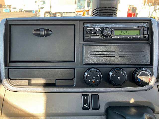 三菱ふそうキャンター平ボディ小型（2t・3t）[写真23]