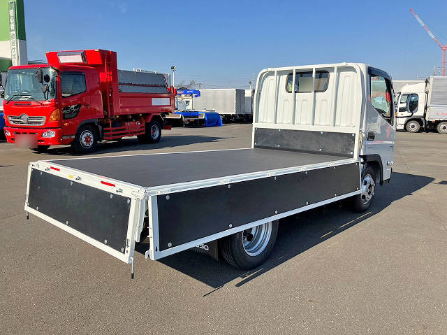 三菱ふそうキャンター平ボディ小型（2t・3t）[写真05]