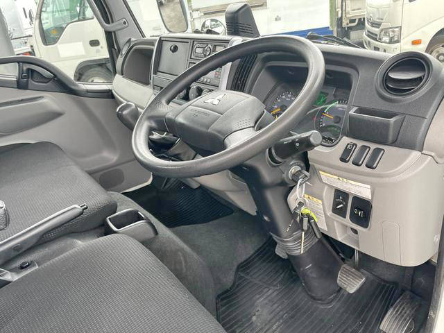 三菱ふそうキャンター平ボディ小型（2t・3t）[写真27]