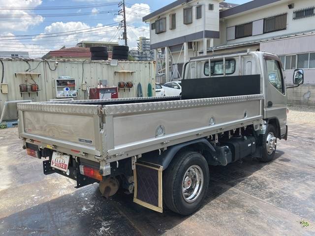 三菱ふそうキャンター平ボディ小型（2t・3t）[写真02]