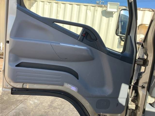 三菱ふそうキャンター平ボディ小型（2t・3t）[写真28]