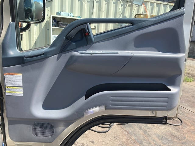三菱ふそうキャンター平ボディ小型（2t・3t）[写真29]