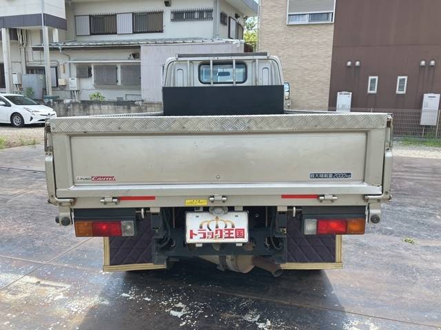 三菱ふそうキャンター平ボディ小型（2t・3t）[写真09]