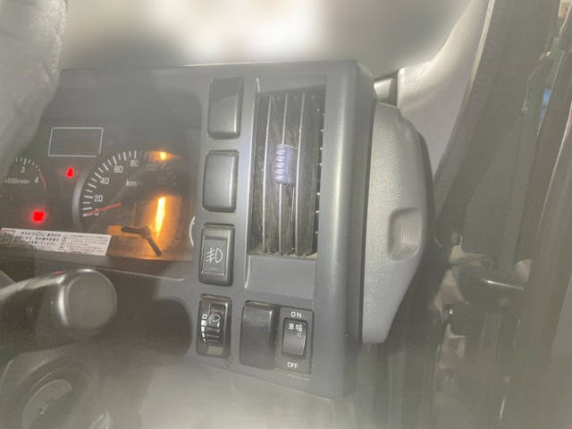 いすゞエルフクレーン3段小型（2t・3t）[写真33]