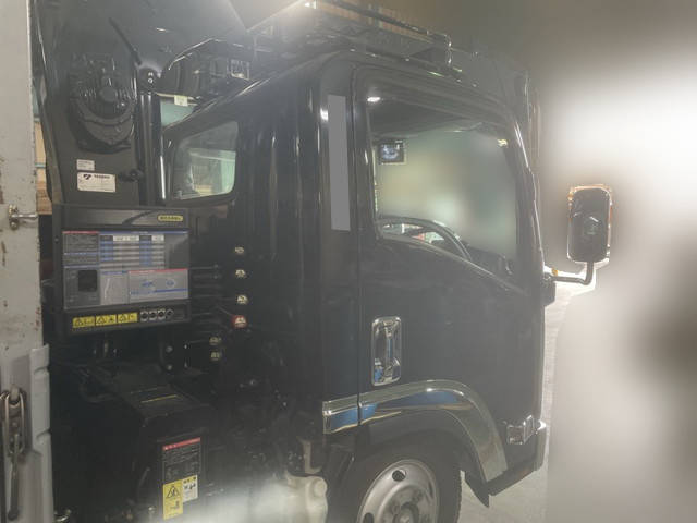 いすゞエルフクレーン3段小型（2t・3t）[写真09]