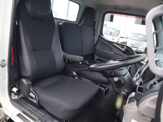 三菱ふそうキャンター平ボディ小型（2t・3t）[写真27]