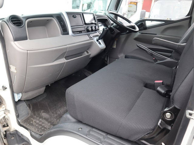 三菱ふそうキャンター平ボディ小型（2t・3t）[写真28]