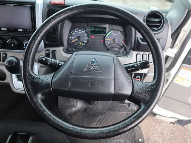 三菱ふそうキャンター平ボディ小型（2t・3t）[写真30]