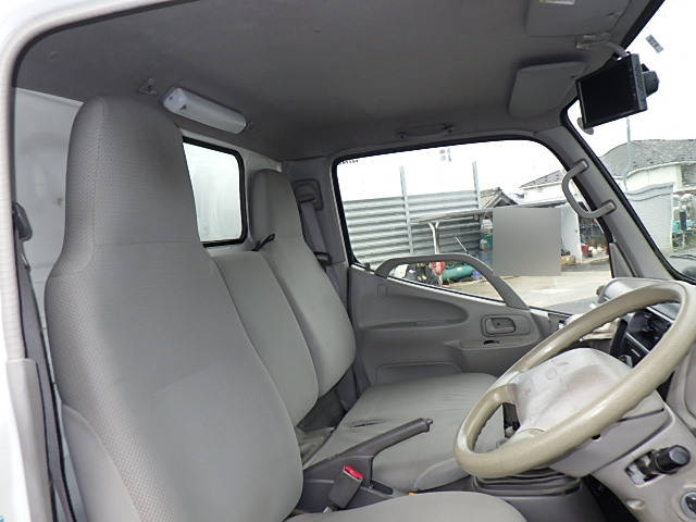 日野デュトロパネルバン小型（2t・3t）[写真26]